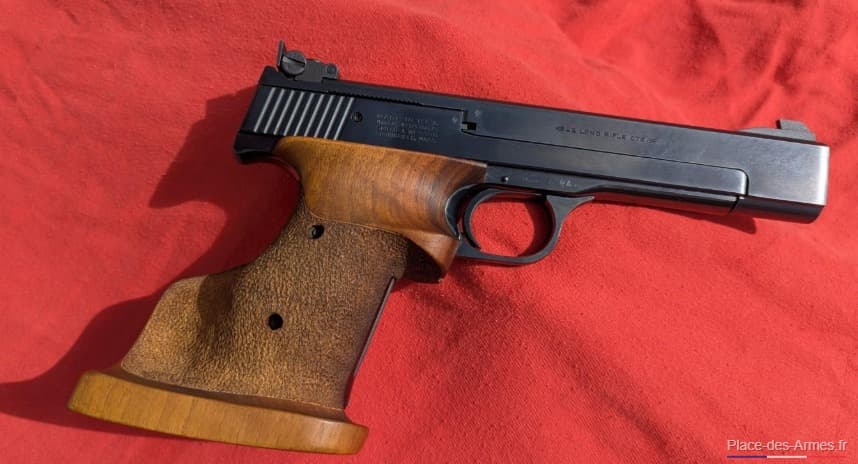 Smith & Wesson modèle 41 cal 22LR en très bon état 